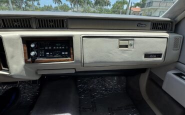 Cadillac-DeVille-1993-Sedan-28