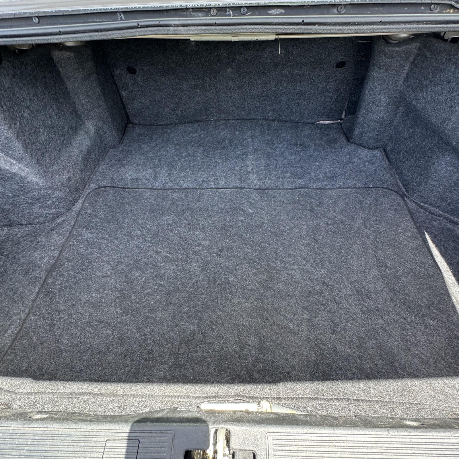 Cadillac-DeVille-1993-Sedan-31