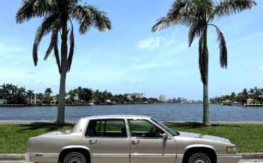Cadillac-DeVille-1993-Sedan