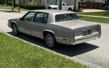 Cadillac-DeVille-1993-Sedan-7
