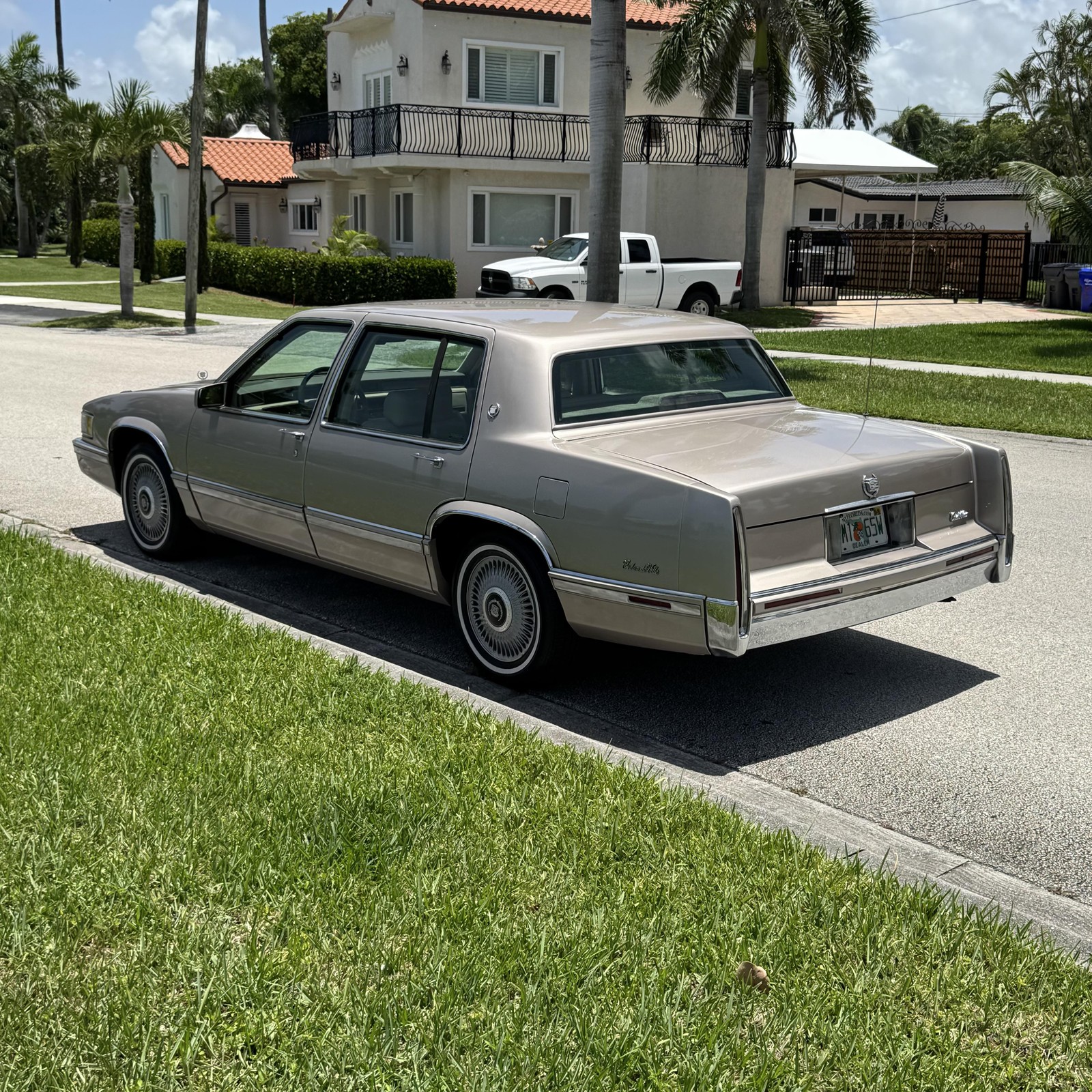 Cadillac-DeVille-1993-Sedan-7