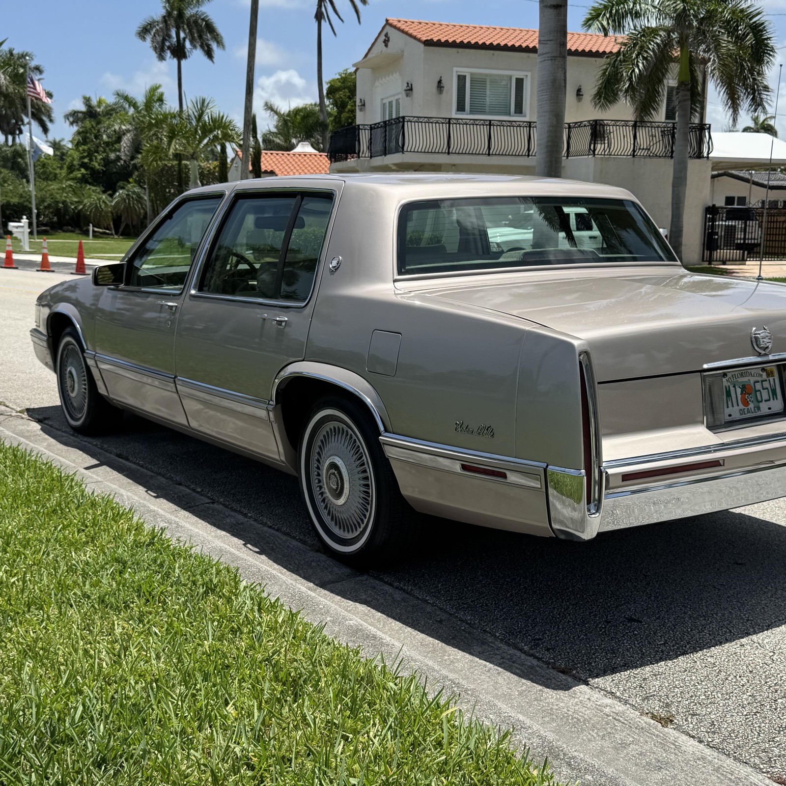 Cadillac-DeVille-1993-Sedan-8