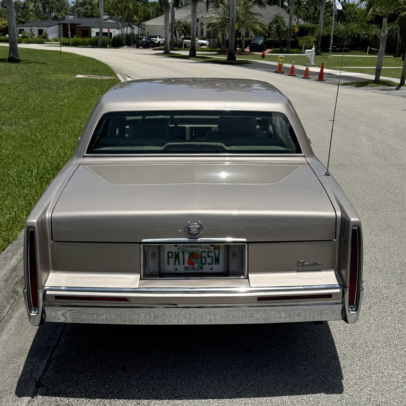 Cadillac-DeVille-1993-Sedan-9