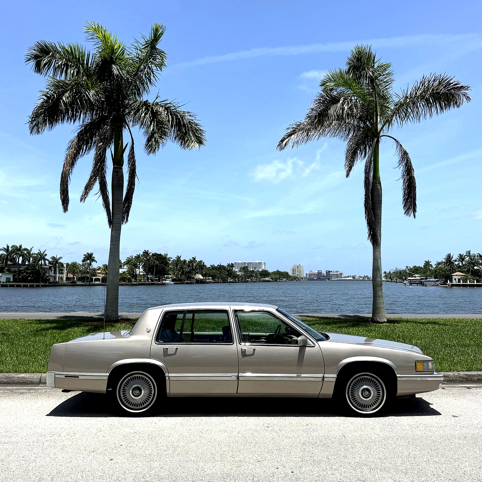 Cadillac-DeVille-1993-Sedan