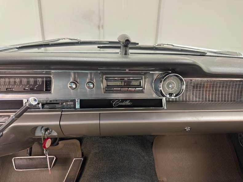 Cadillac-Deville-1962-Somerset-Blue-Metall-Gray-2