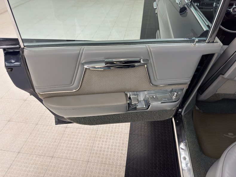 Cadillac-Deville-1962-Somerset-Blue-Metall-Gray-36