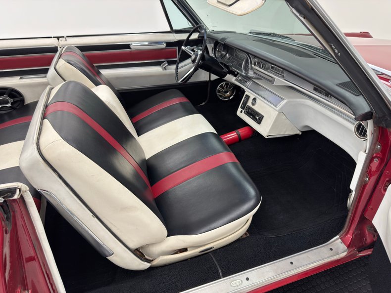 Cadillac-Deville-1966-Flamenco-Red-Metalli-Black-ampamp-White-13