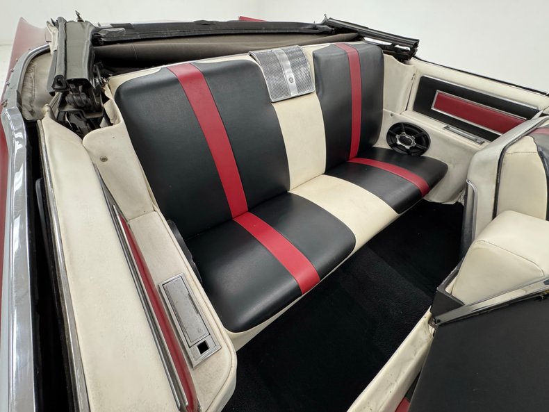 Cadillac-Deville-1966-Flamenco-Red-Metalli-Black-ampamp-White-15