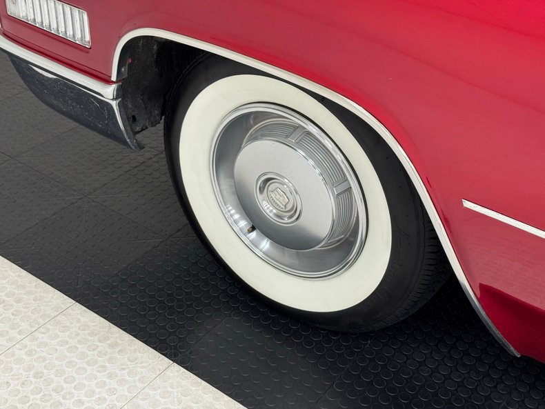 Cadillac-Deville-1966-Flamenco-Red-Metalli-Black-ampamp-White-23