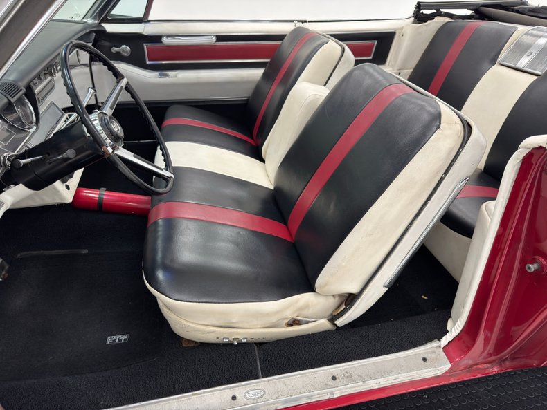 Cadillac-Deville-1966-Flamenco-Red-Metalli-Black-ampamp-White-47