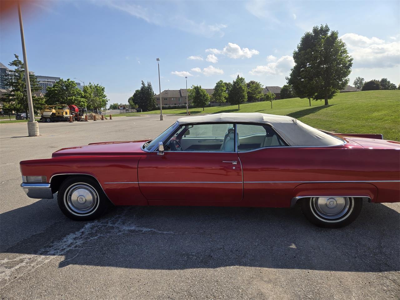 Cadillac-Deville-1970-Red-White-10