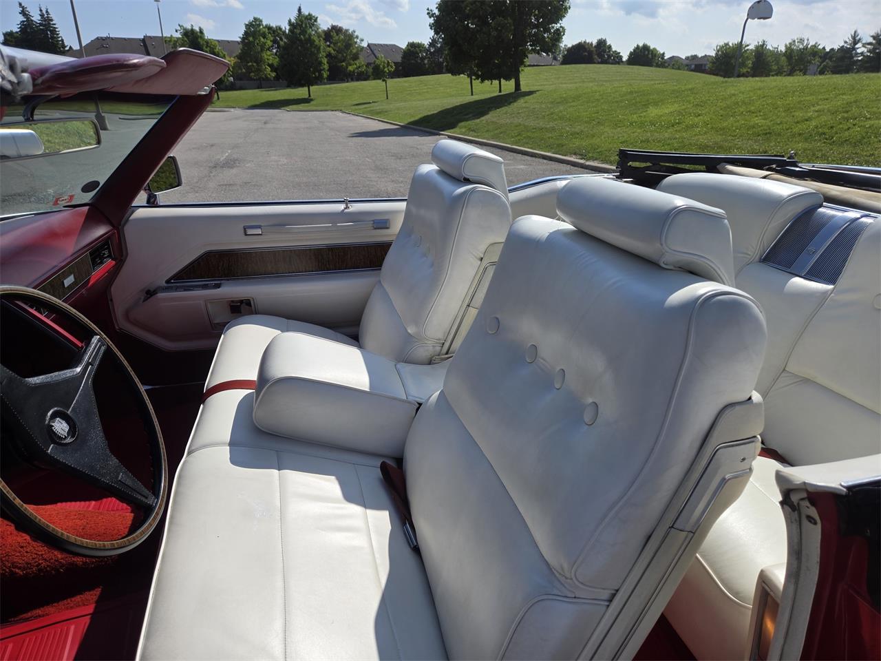 Cadillac-Deville-1970-Red-White-12