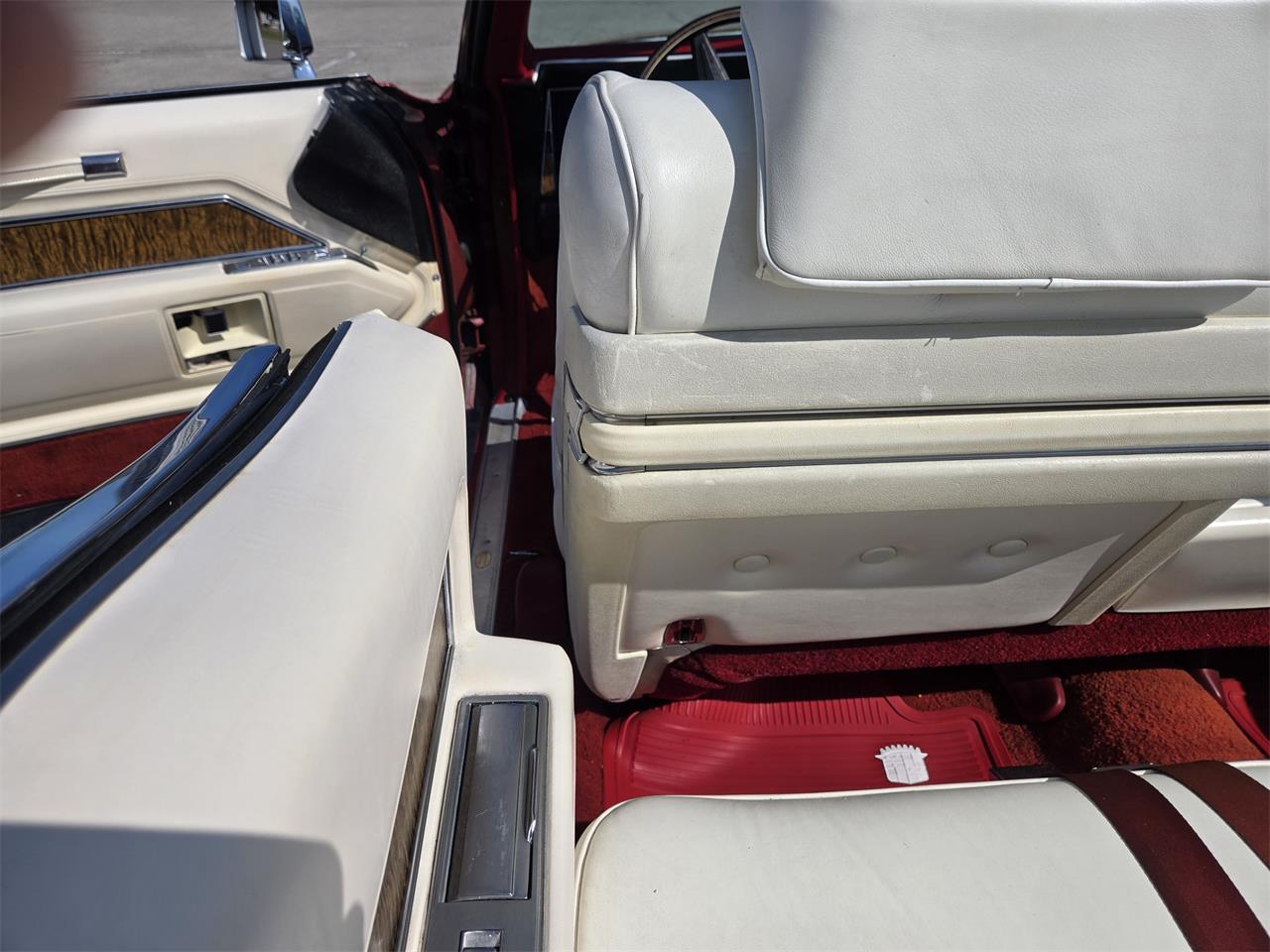 Cadillac-Deville-1970-Red-White-14