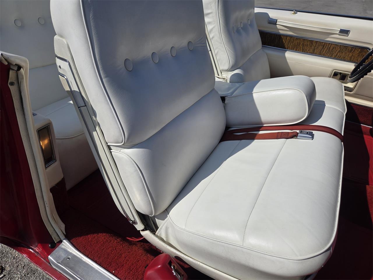 Cadillac-Deville-1970-Red-White-22