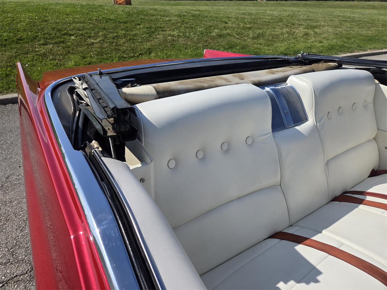 Cadillac-Deville-1970-Red-White-23
