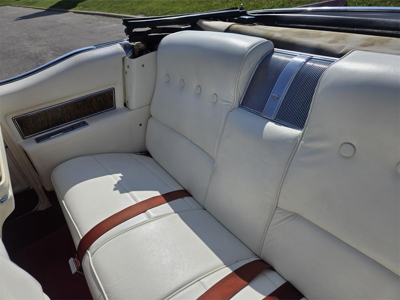 Cadillac-Deville-1970-Red-White-26