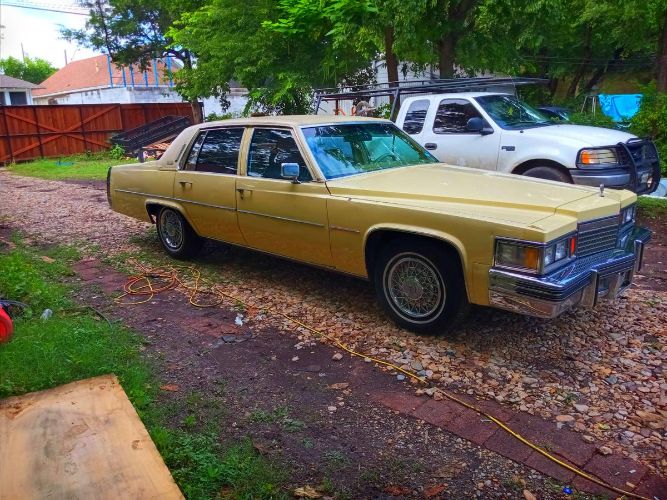Cadillac-Deville-1979-4
