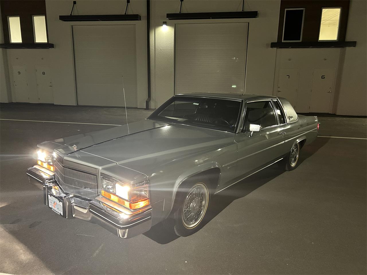 Cadillac-Deville-1983-Silver-Black-1