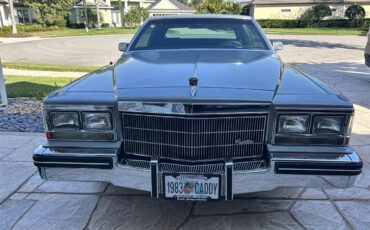 Cadillac-Deville-1983-Silver-Black-2
