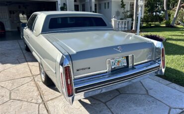 Cadillac-Deville-1983-Silver-Black-3