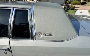 Cadillac-Deville-1983-Silver-Black-4
