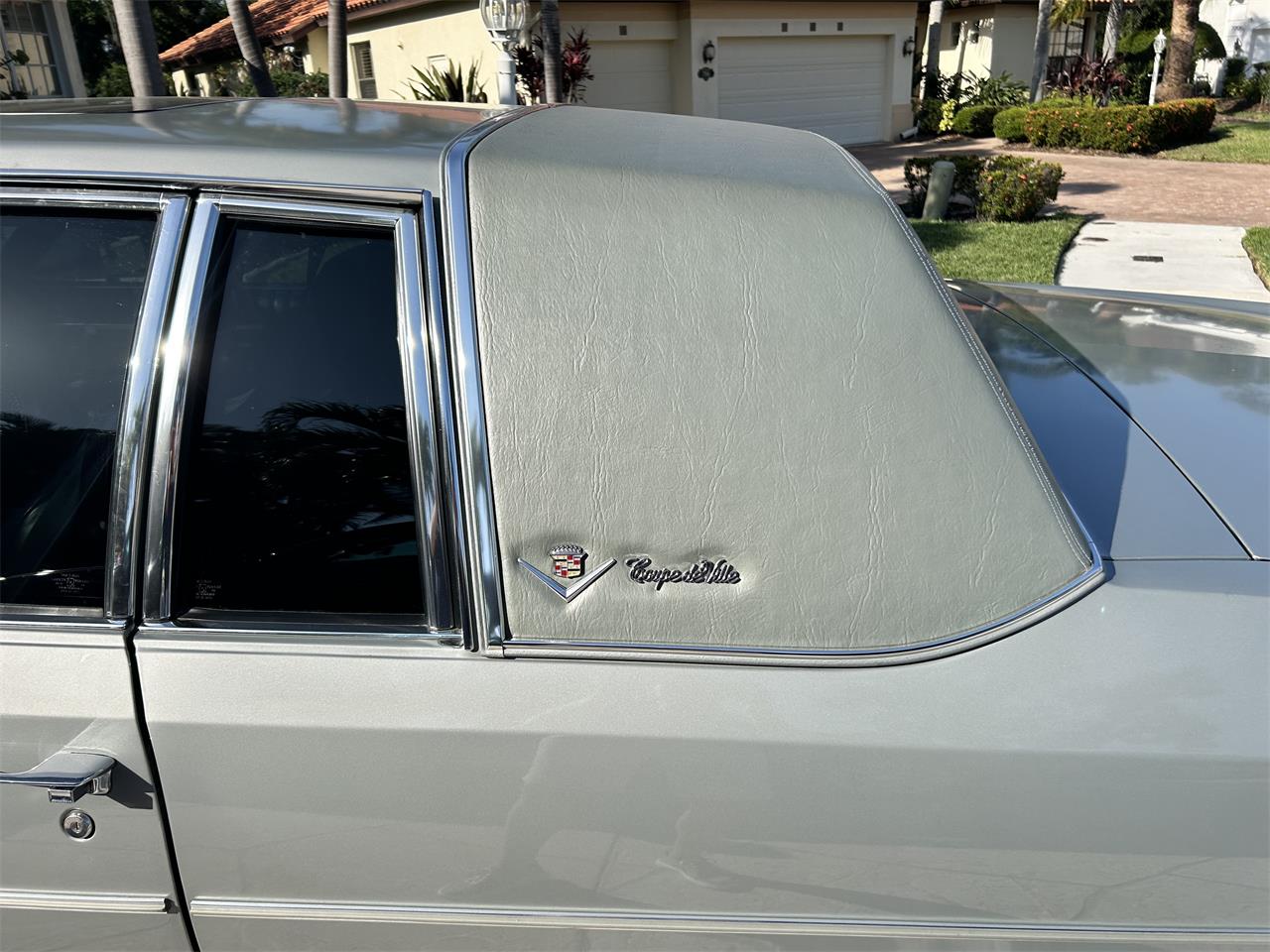 Cadillac-Deville-1983-Silver-Black-4