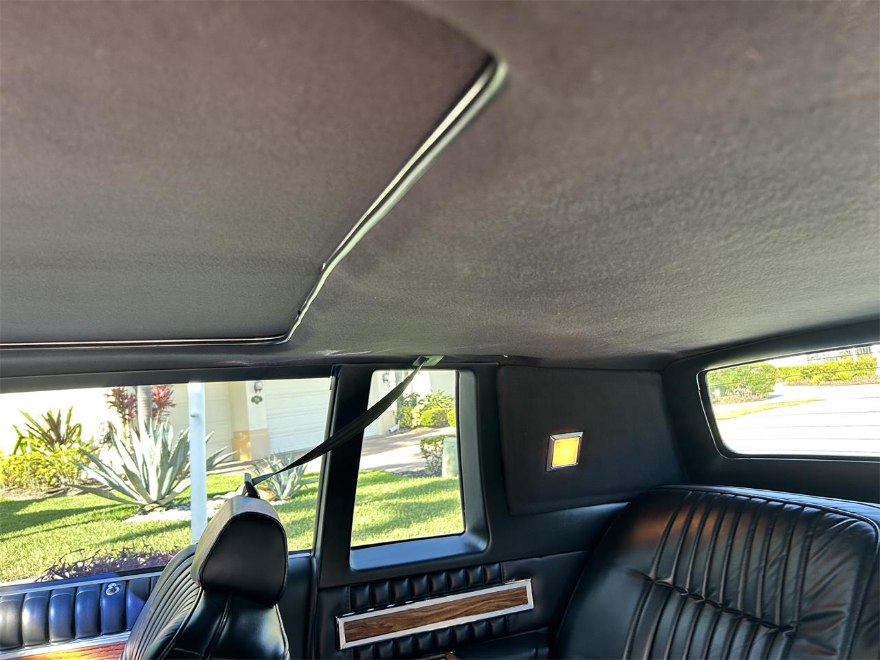 Cadillac-Deville-1983-Silver-Black-6