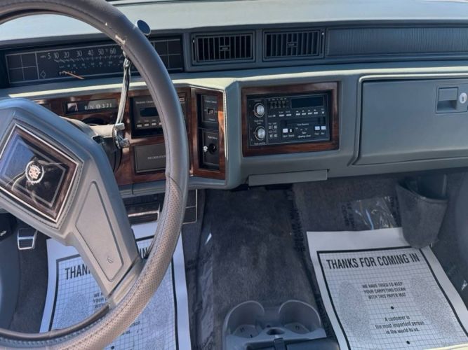 Cadillac-Deville-1988-Silver-Gray-6