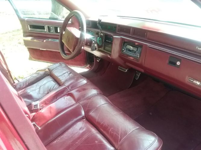 Cadillac-Deville-1990-24