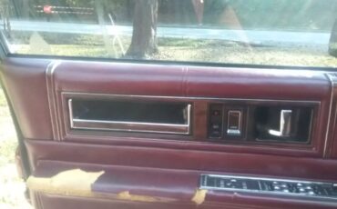Cadillac-Deville-1990-3