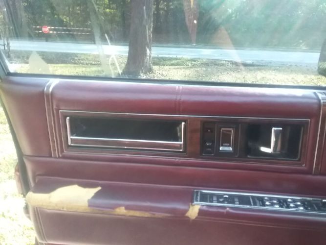 Cadillac-Deville-1990-3