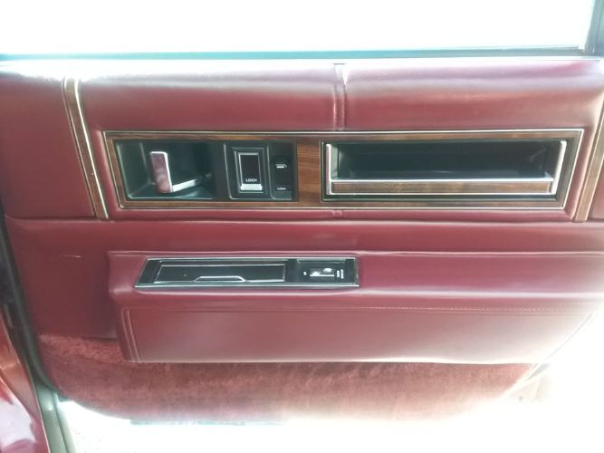 Cadillac-Deville-1990-4