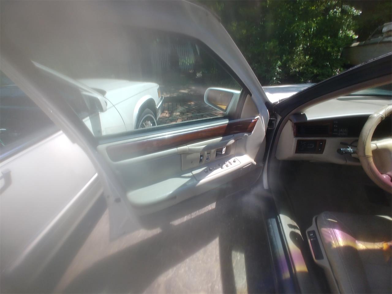 Cadillac-Deville-1992-White-Navy-leather-10