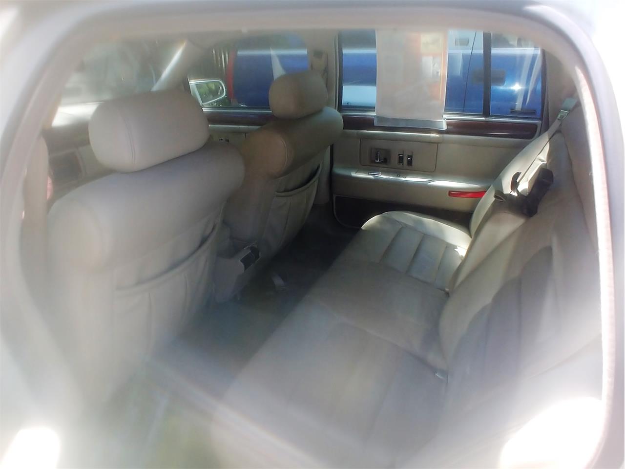 Cadillac-Deville-1992-White-Navy-leather-9