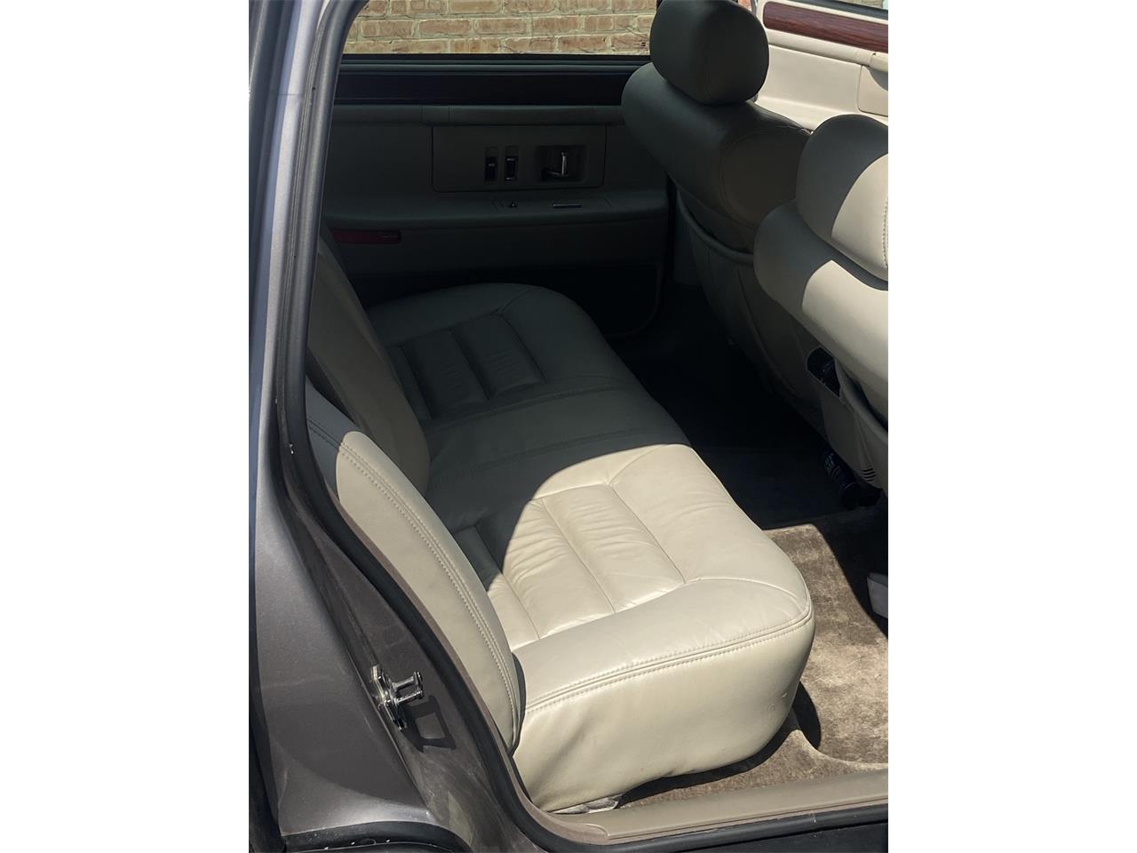 Cadillac-Deville-1995-Tan-Tan-8