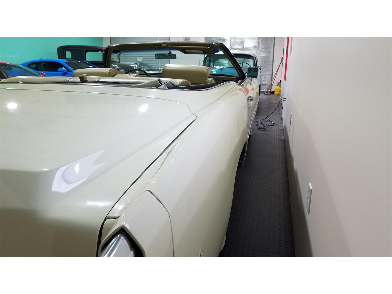 Cadillac-Eldorado-1976-Beige-Beige-22