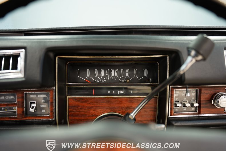 Cadillac-Eldorado-1976-Black-White-41