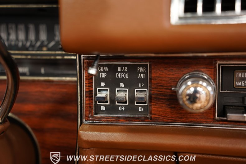 Cadillac-Eldorado-1976-Calumet-Cream-Beige-37
