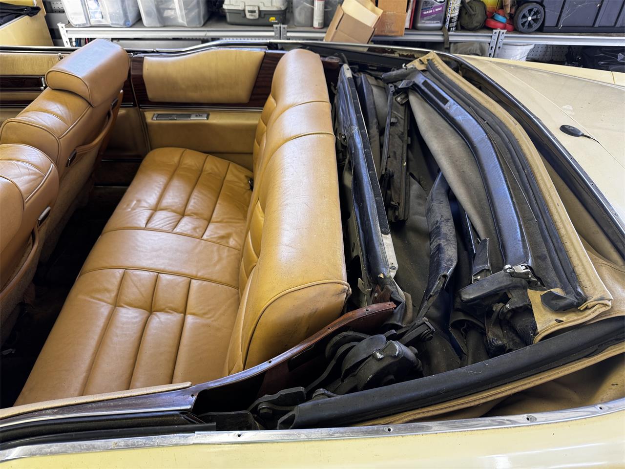 Cadillac-Eldorado-1976-Cream-yellow-Brown-3