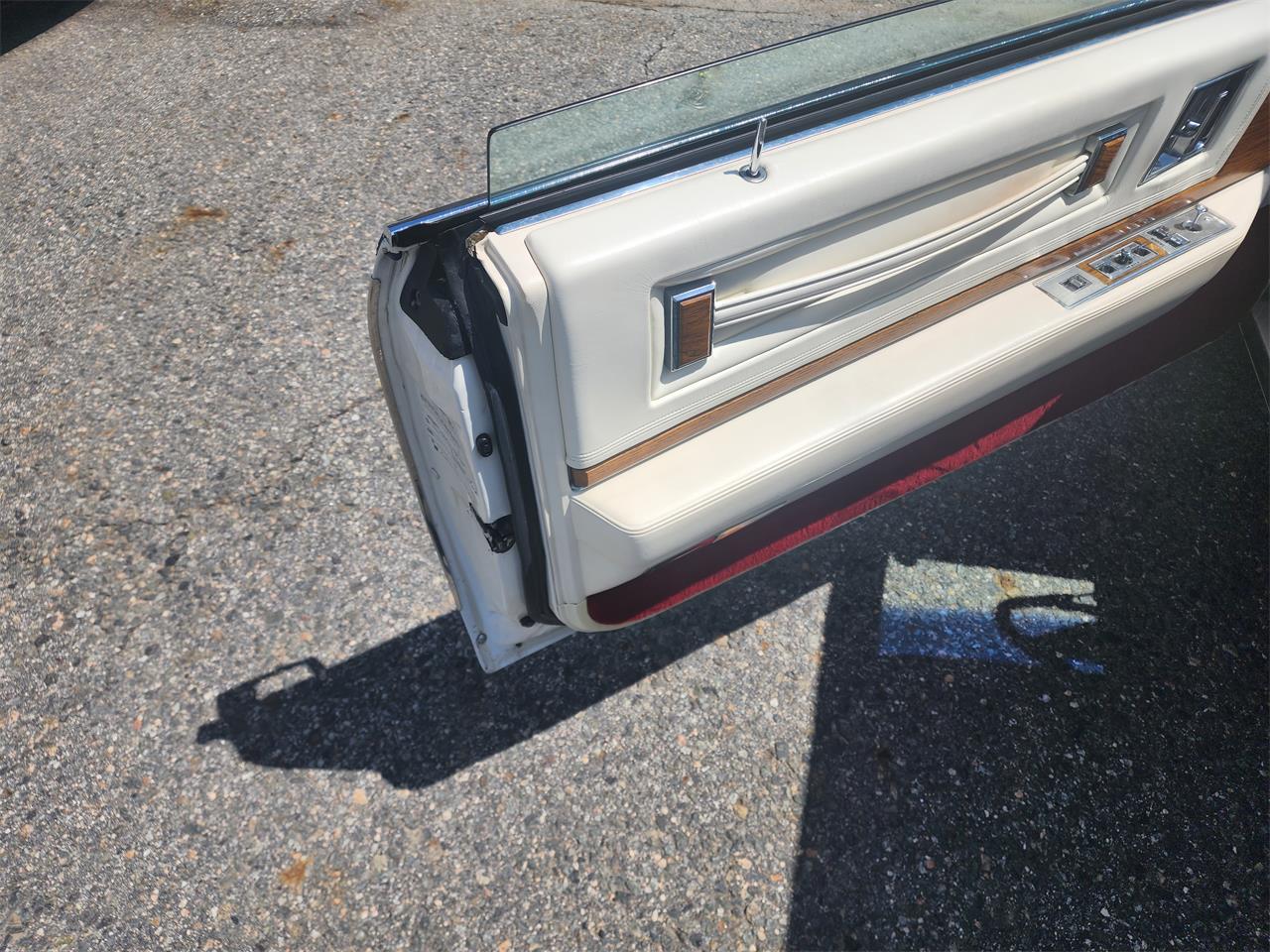 Cadillac-Eldorado-1980-White-white-with-red-dash-10