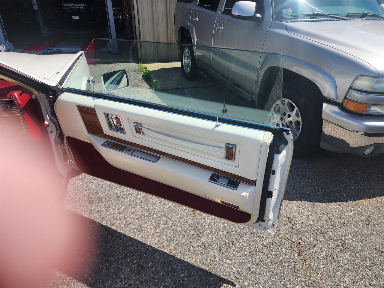Cadillac-Eldorado-1980-White-white-with-red-dash-13