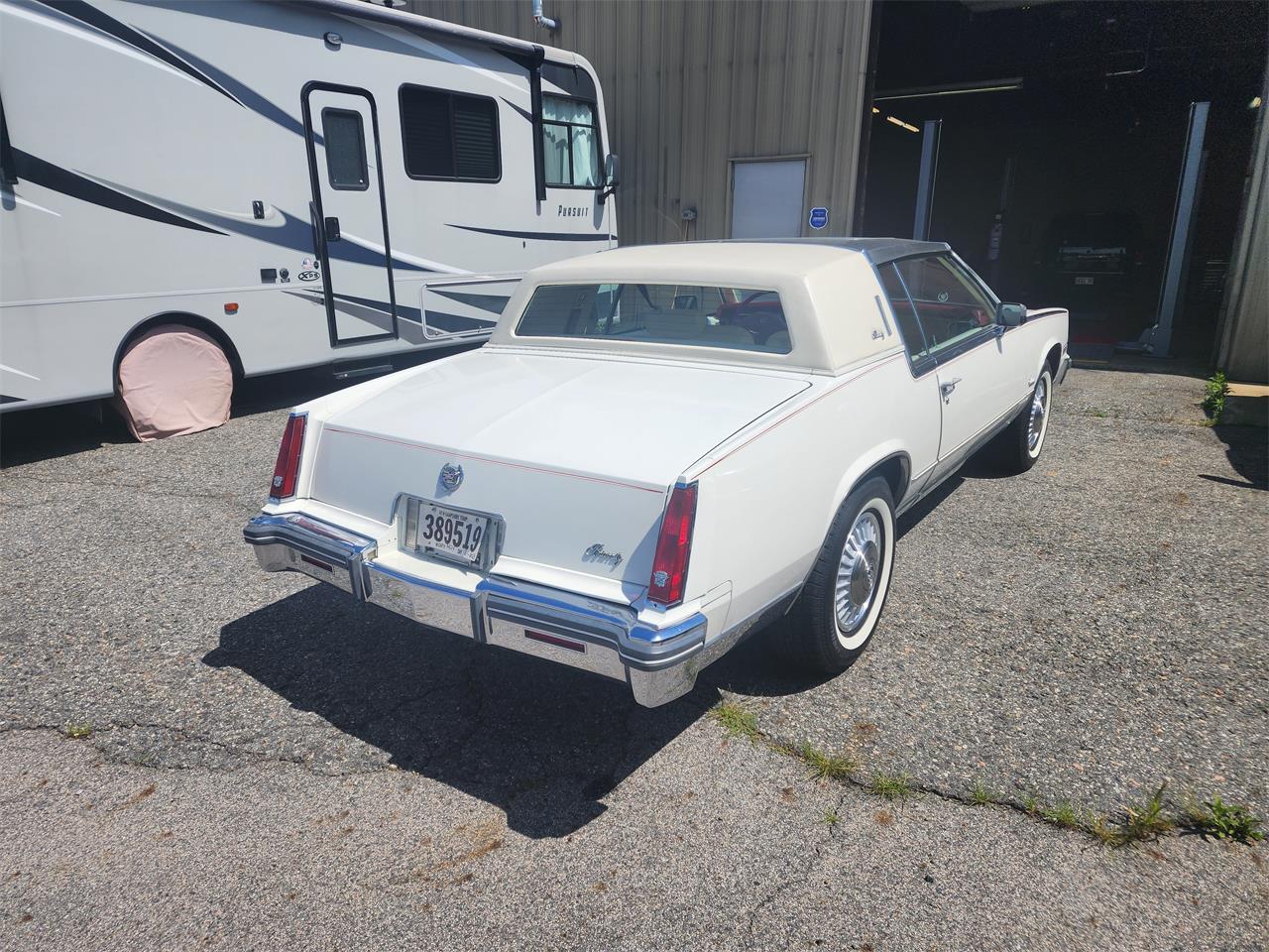 Cadillac-Eldorado-1980-White-white-with-red-dash-3