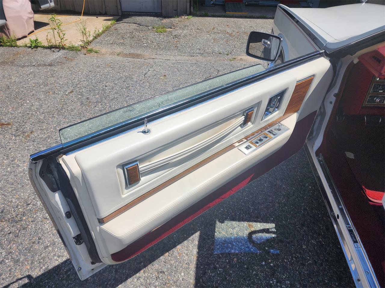Cadillac-Eldorado-1980-White-white-with-red-dash-6