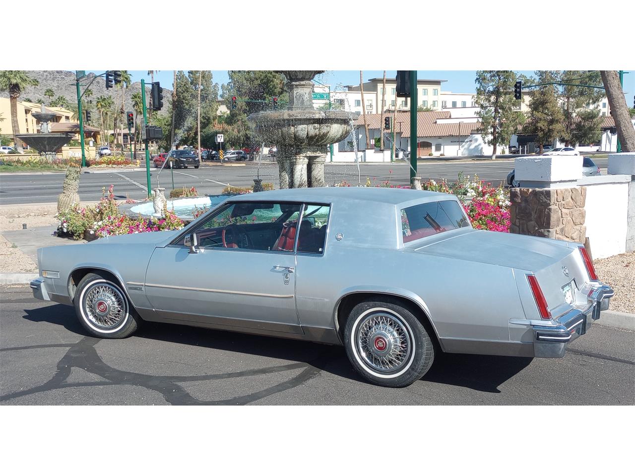 Cadillac-Eldorado-1982-Silver-Red-2