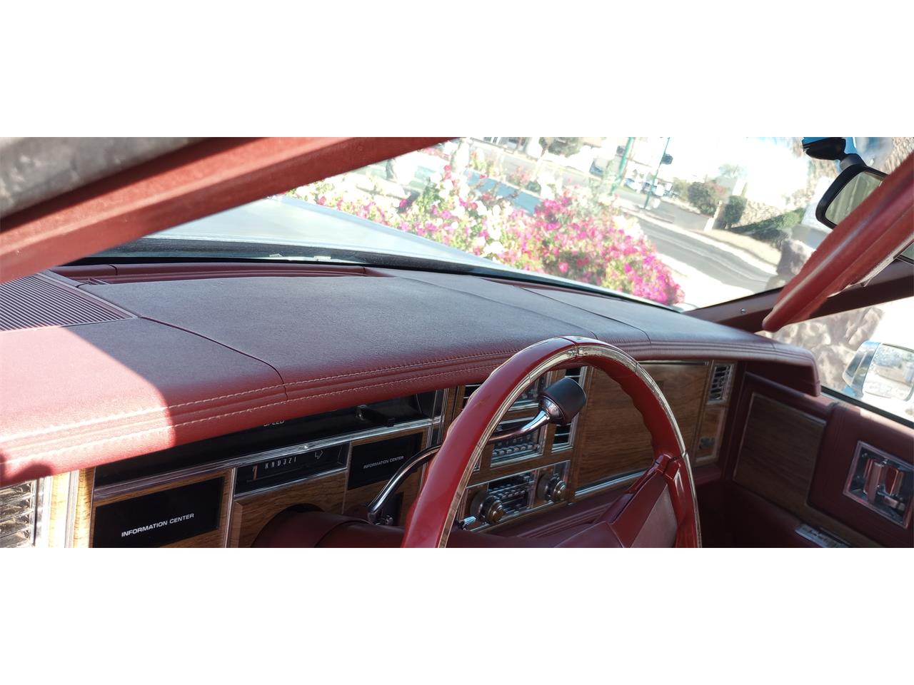 Cadillac-Eldorado-1982-Silver-Red-4