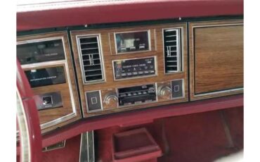 Cadillac-Eldorado-1982-Silver-Red-5