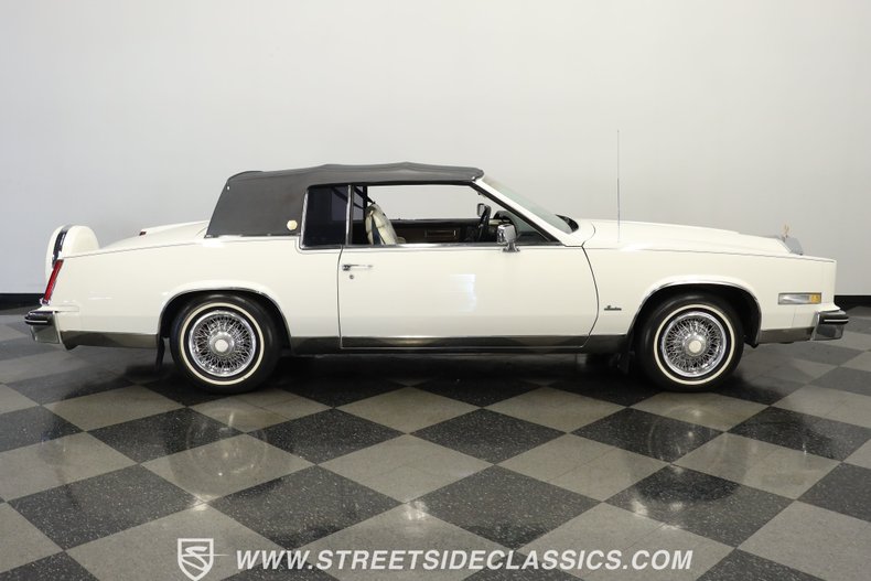 Cadillac-Eldorado-1985-Cotillion-White-Dark-Blue-17