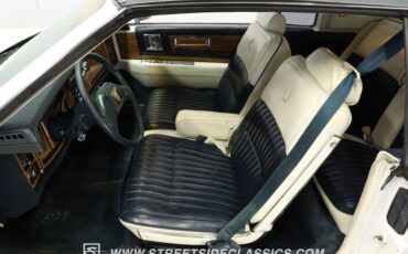 Cadillac-Eldorado-1985-Cotillion-White-Dark-Blue-2