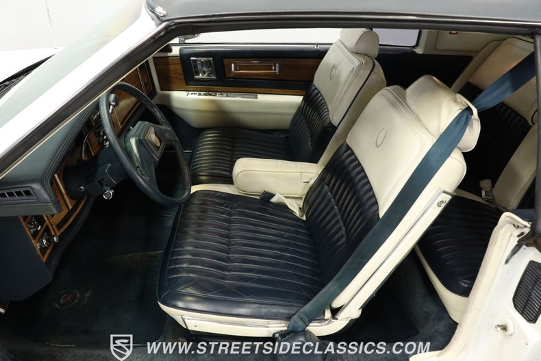 Cadillac-Eldorado-1985-Cotillion-White-Dark-Blue-2