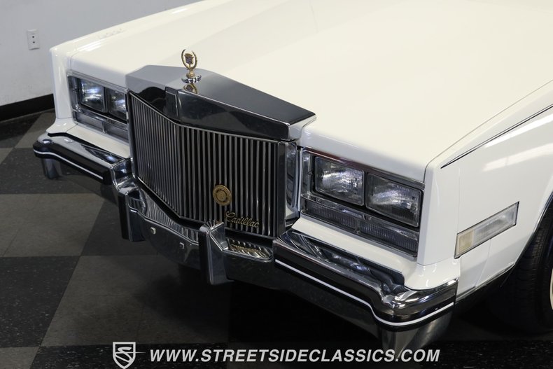 Cadillac-Eldorado-1985-Cotillion-White-Dark-Blue-24